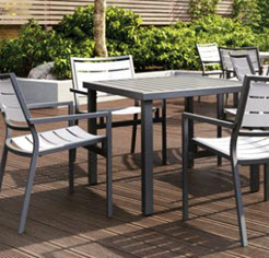 Outdoor Dining Set - Sleek, Contemporaty Look